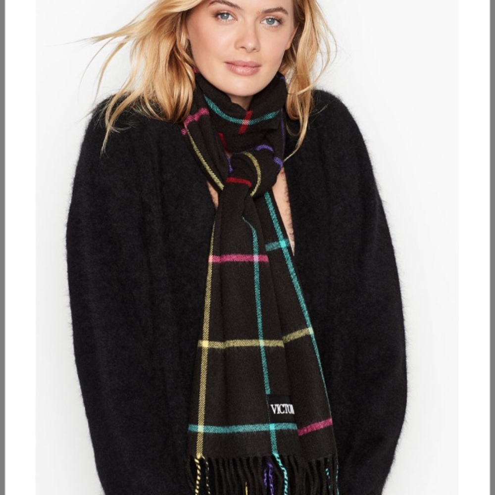 Victoria’s Secret Woven Window Pane Scarf